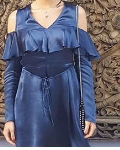 Vestido azul cetim