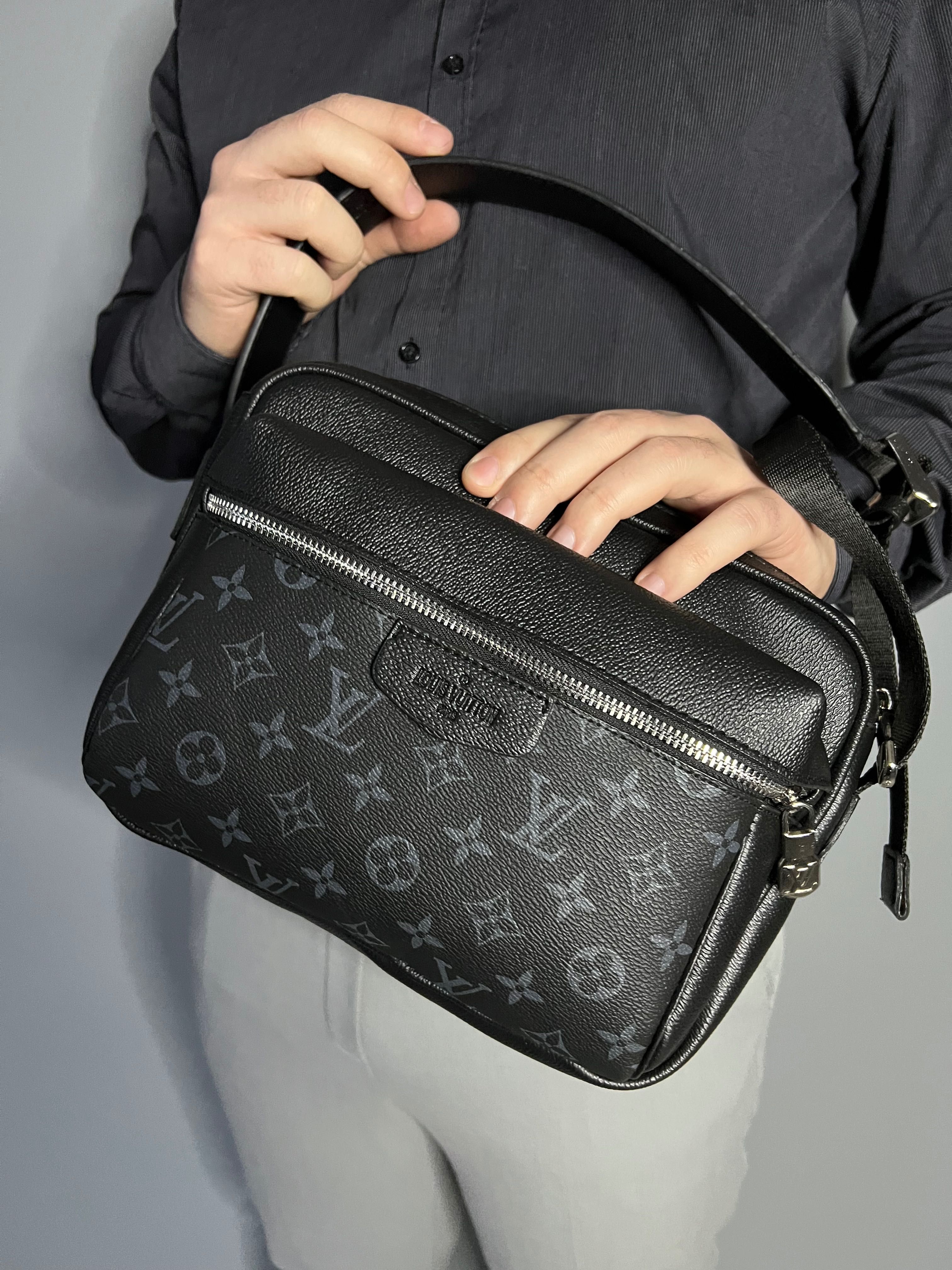 Мужская сумка-меседжер через плечо черная Louis VuittonЧоловіча сумка