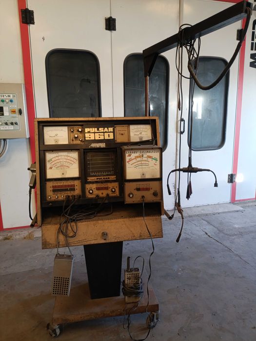 Maquina de diagnóstico anos 80 funcional , ideal para decoração