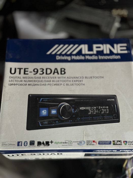 Alpine UTE-93DAB