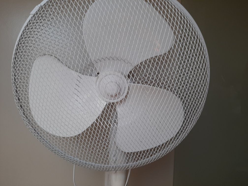 Ventoinha de pé Kunft usada