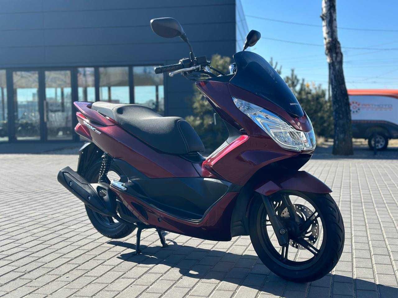 Купить японский скутер Honda PCX 150 KF18, мотосалон Артмото Полтава