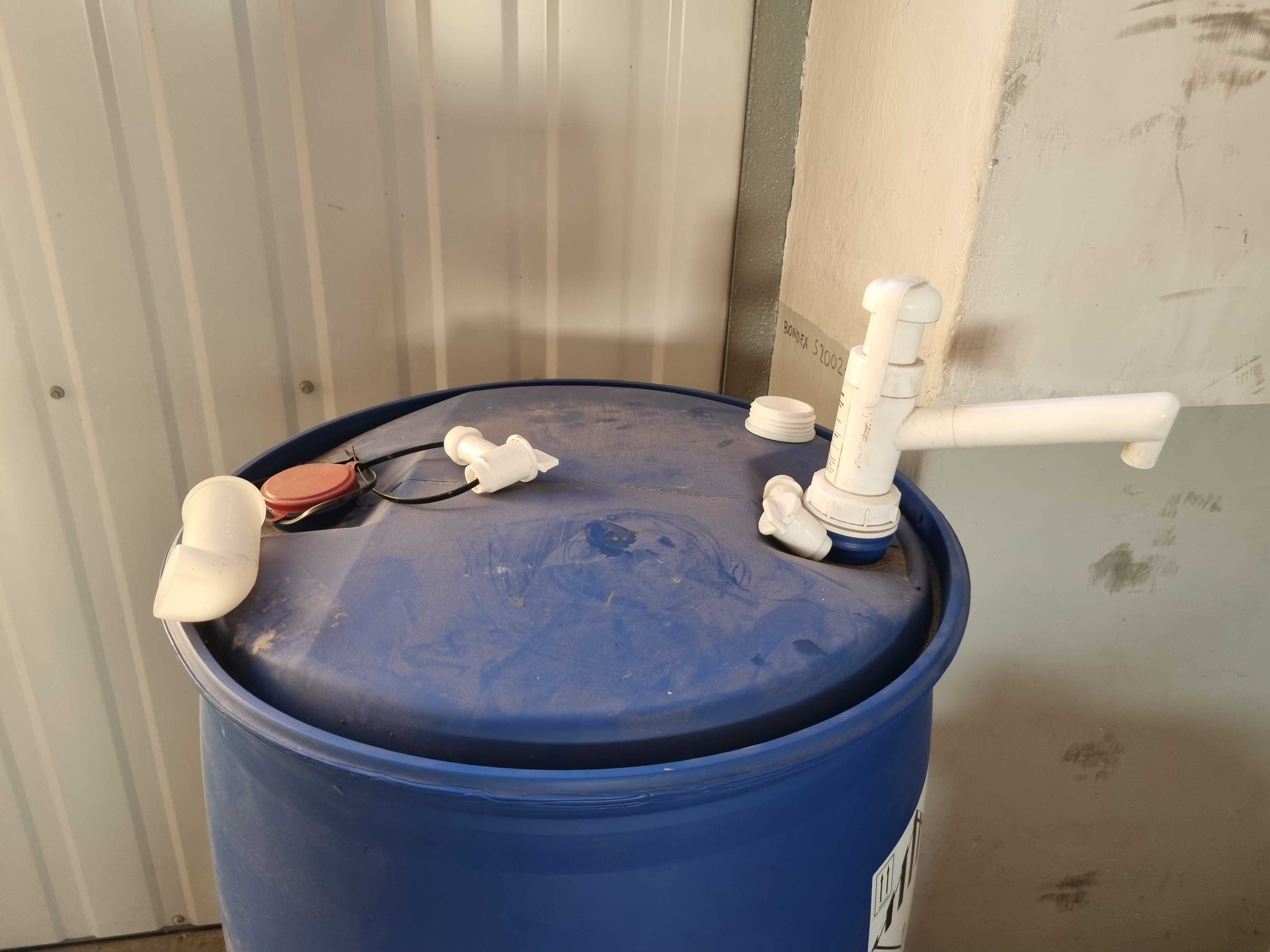 beczka 207l plastikowa z pompą idealna na wode deszczówkę