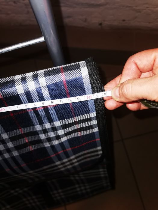 Wózek na zakupy w szkocką kratkę