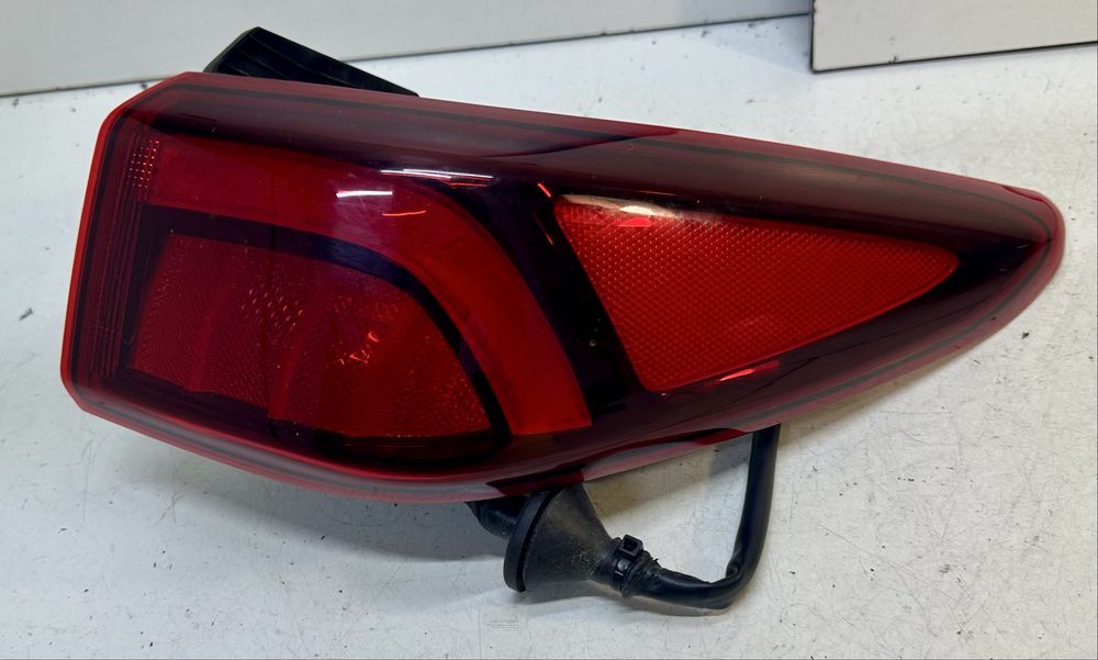Фонарь правий Hyundai Kona LED 2021 2022 год 92402J9600