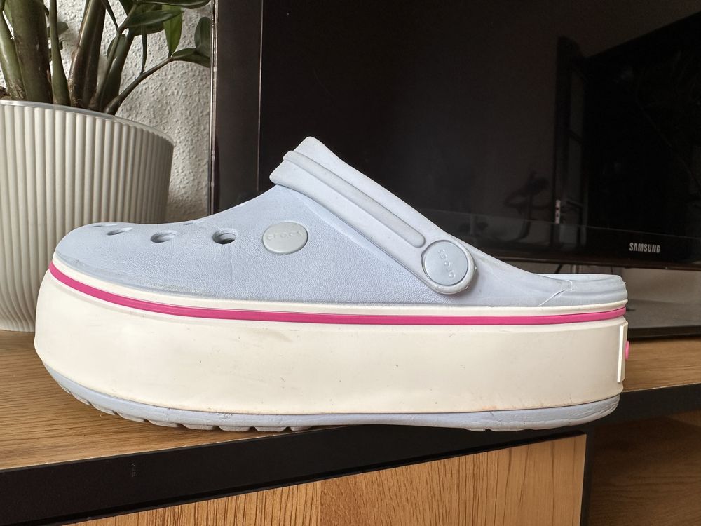 CROCS на платформі