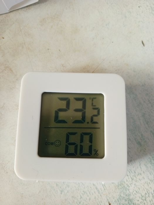 Цифровий термометр -гігрометр