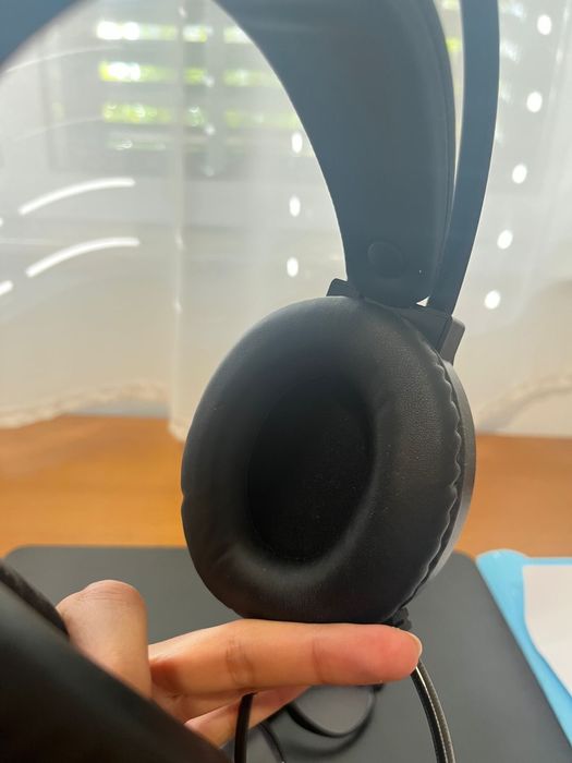Headphones KROM com microfone