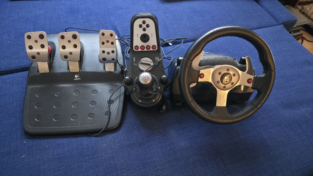 Kierownica Logitech G25