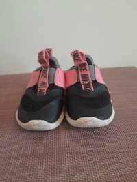 Dziewczęce niemowlęce buciki adidasy Nike Flexrunner 22