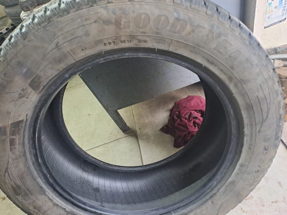 Продам комплект гуми Goodyear 275/55/R20