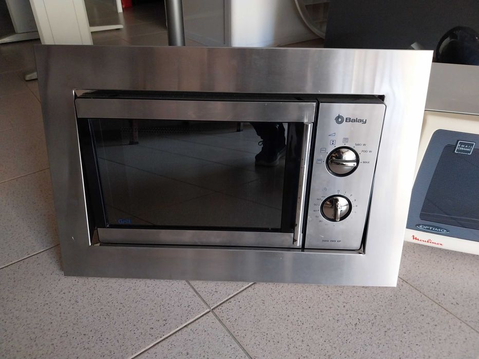 Microondas usados com avaria