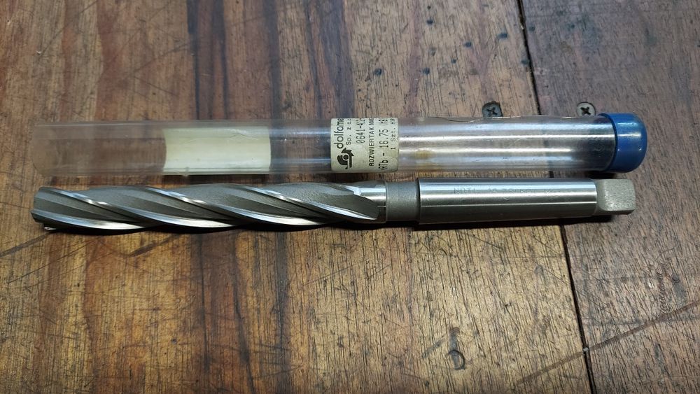 Rozwiertak maszynowy fi 16,75 h8