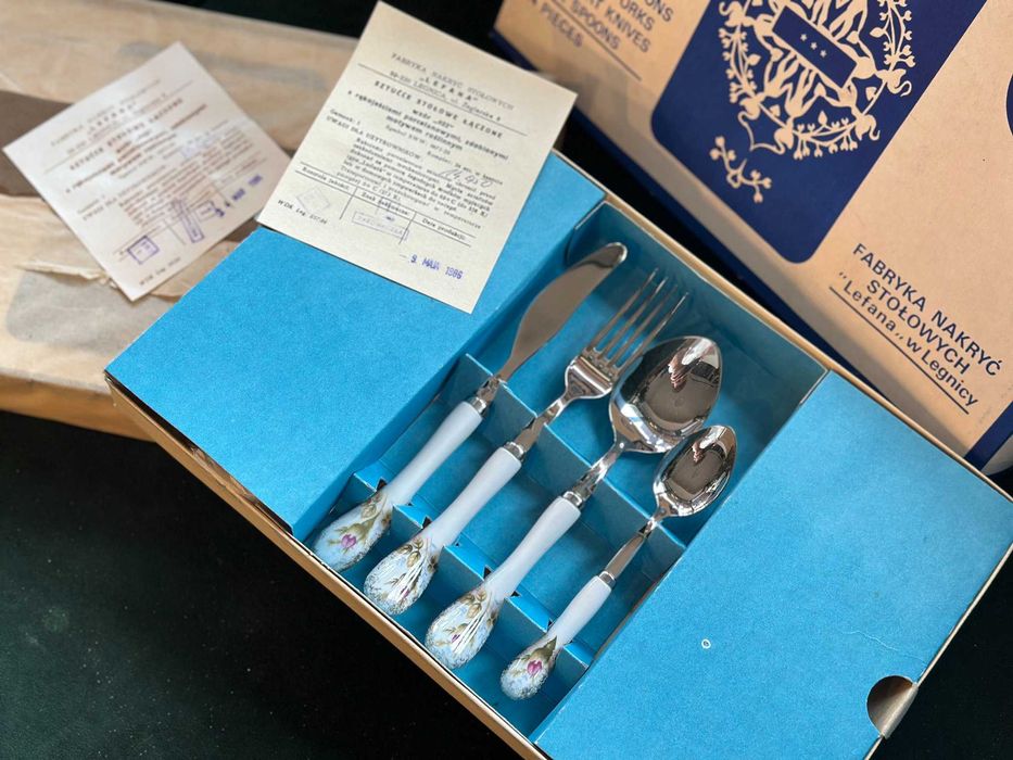 Sztućce Lefana Chodzież wzór Iwona porcelana komplet NOWY (przeleżał).