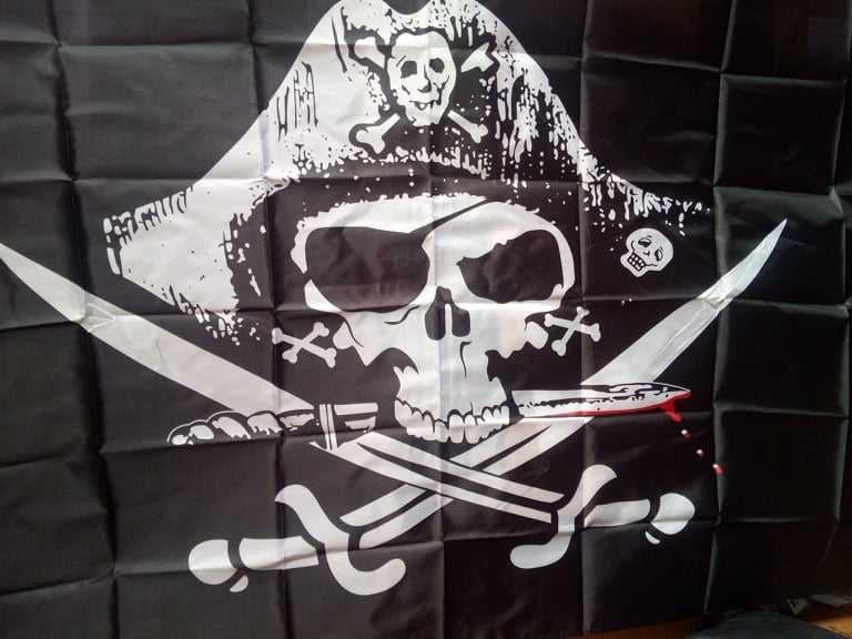 Пиратский флаг «Весёлый Роджер» 90х150 см с полосой для крепления