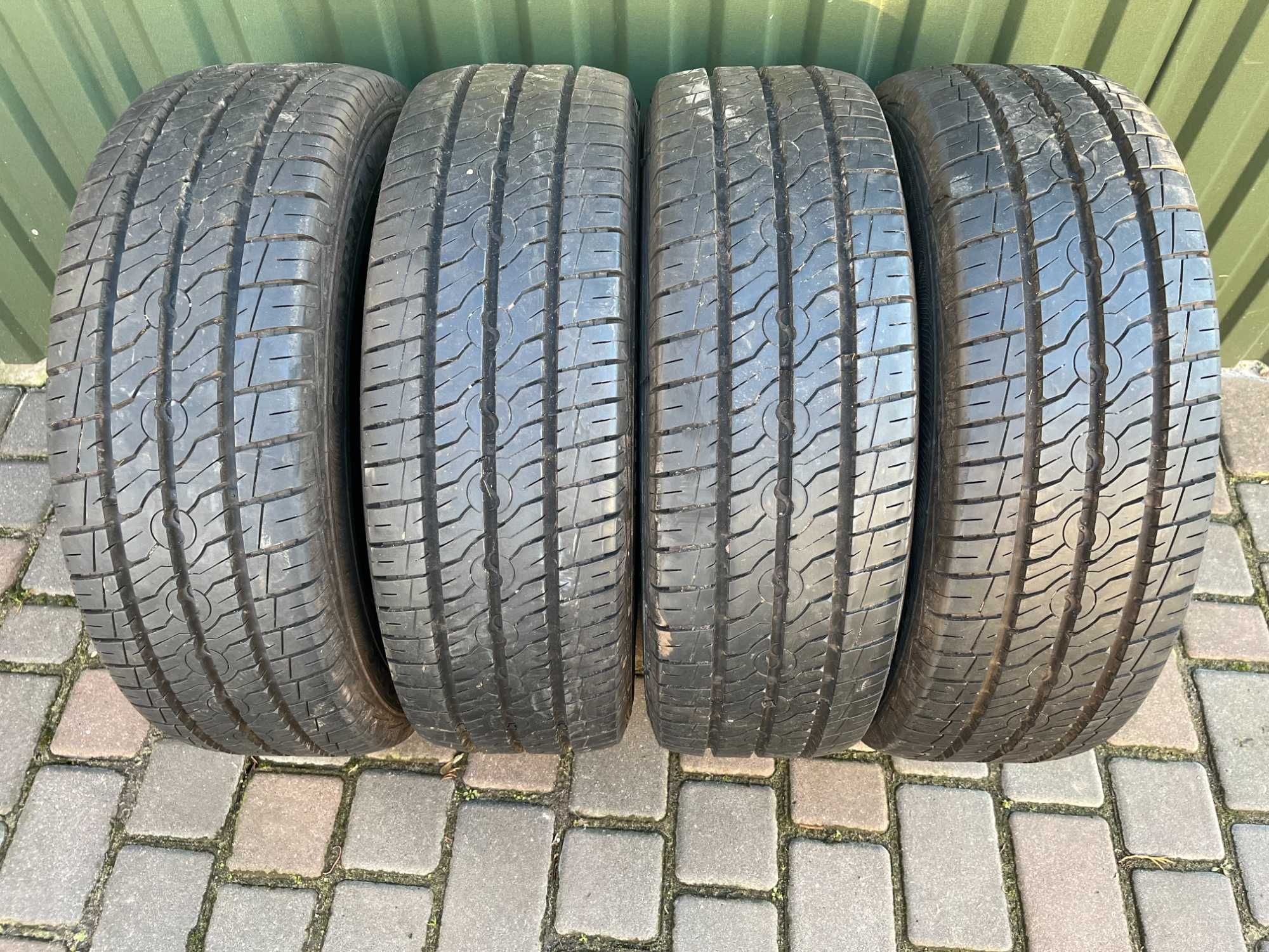 ШИНИ  літні 205/70 R15C Semperit Van-life2