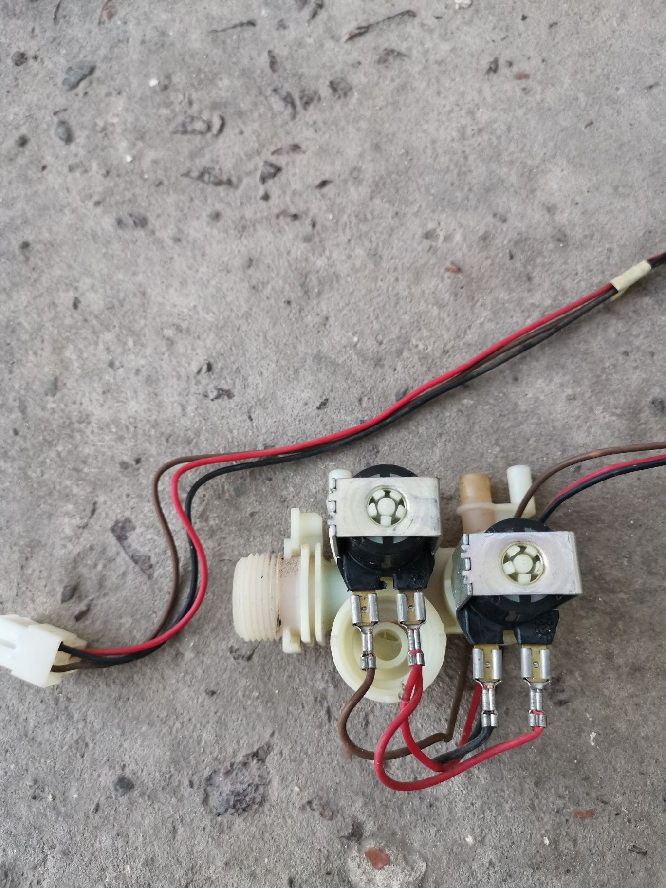 Клапан подачі води Indesit W43T