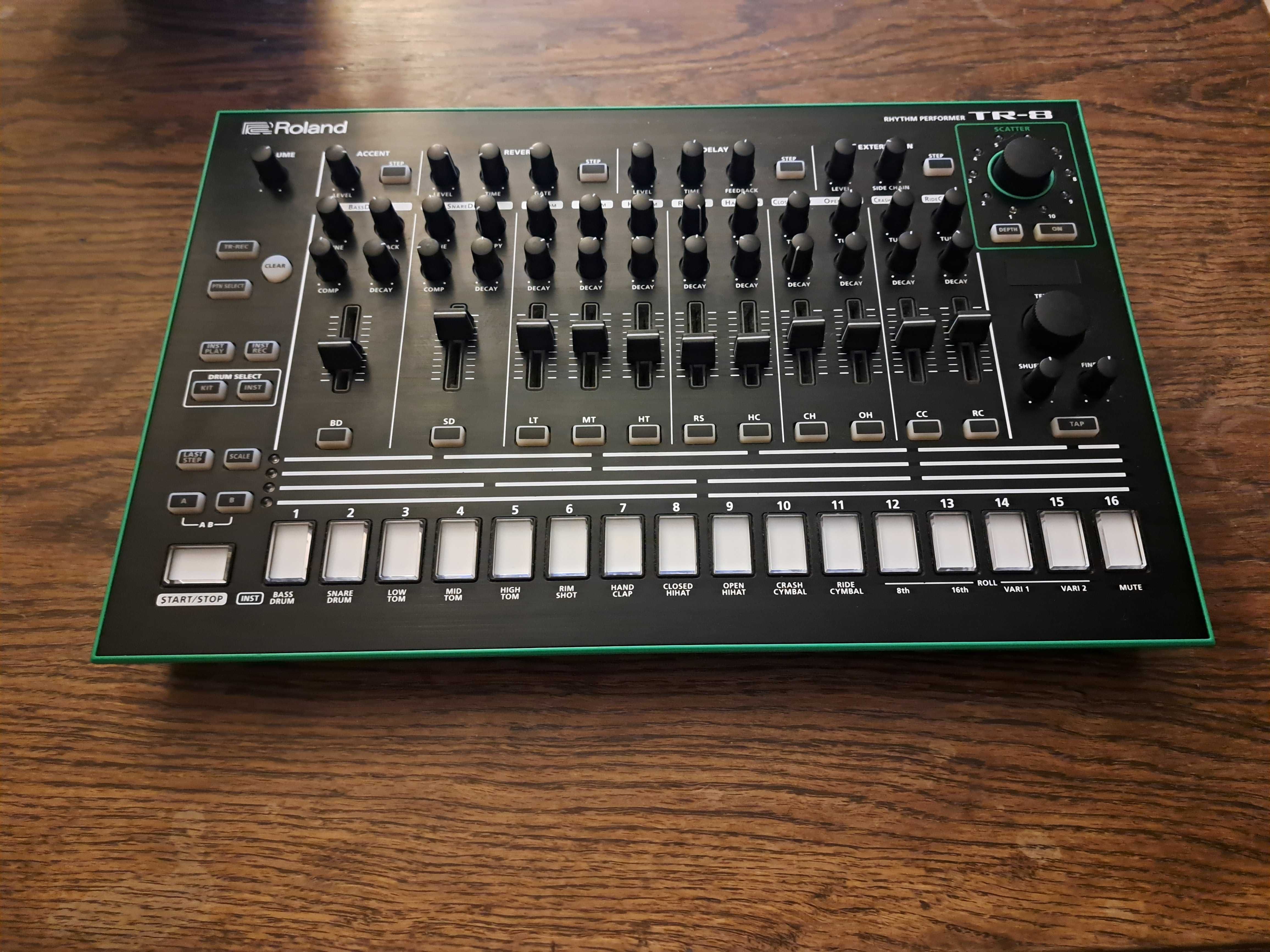 Roland tr-8 Aira