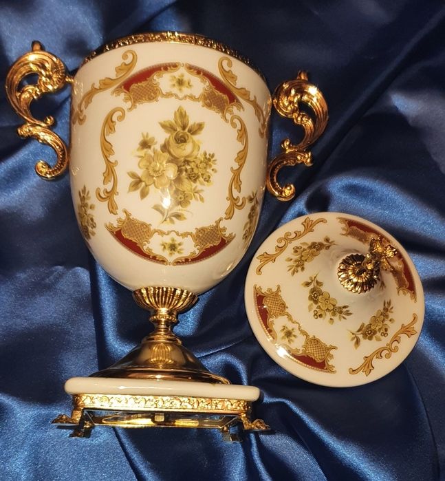 Ânfora em porcelana fina pintada à mão,laminada a ouro