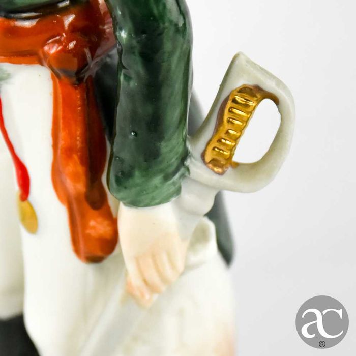 Figura de militar em porcelana francesa “Mar’echal de L’empire”