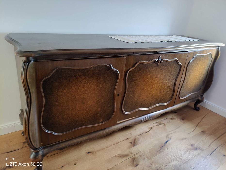 Stylowy bufet duży i pojemny