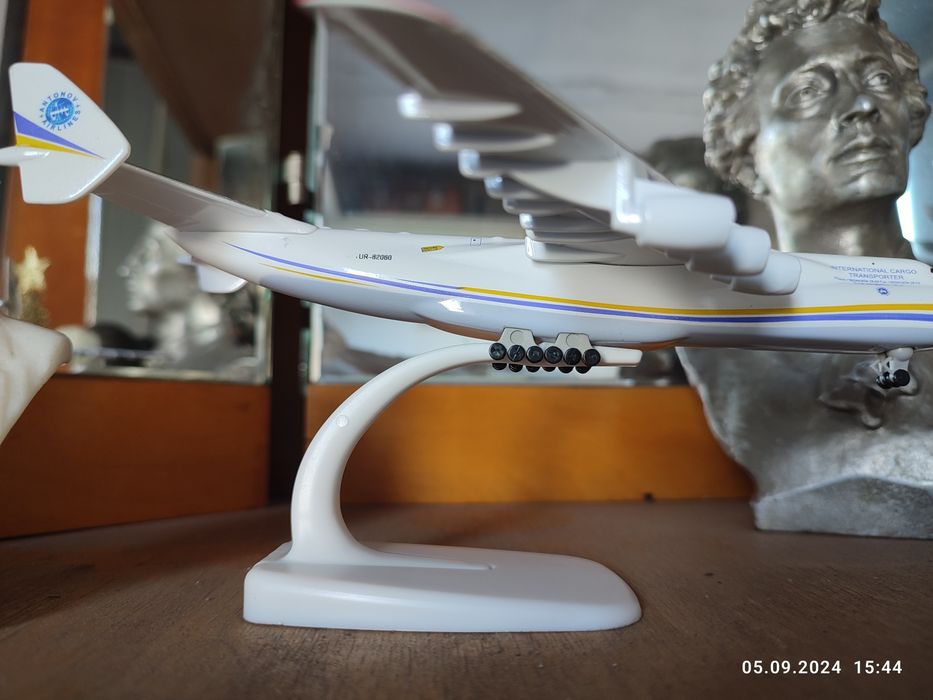 Модель літак АН-225 Мрія та F16C