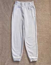 Liliowe spodnie dresowe 4F rozmiar XS