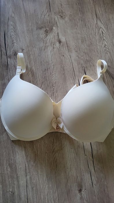 Продаю бюст,розмір 90С