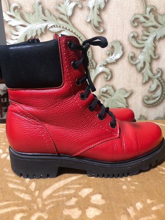 Жіноче взуття ( сапоги)