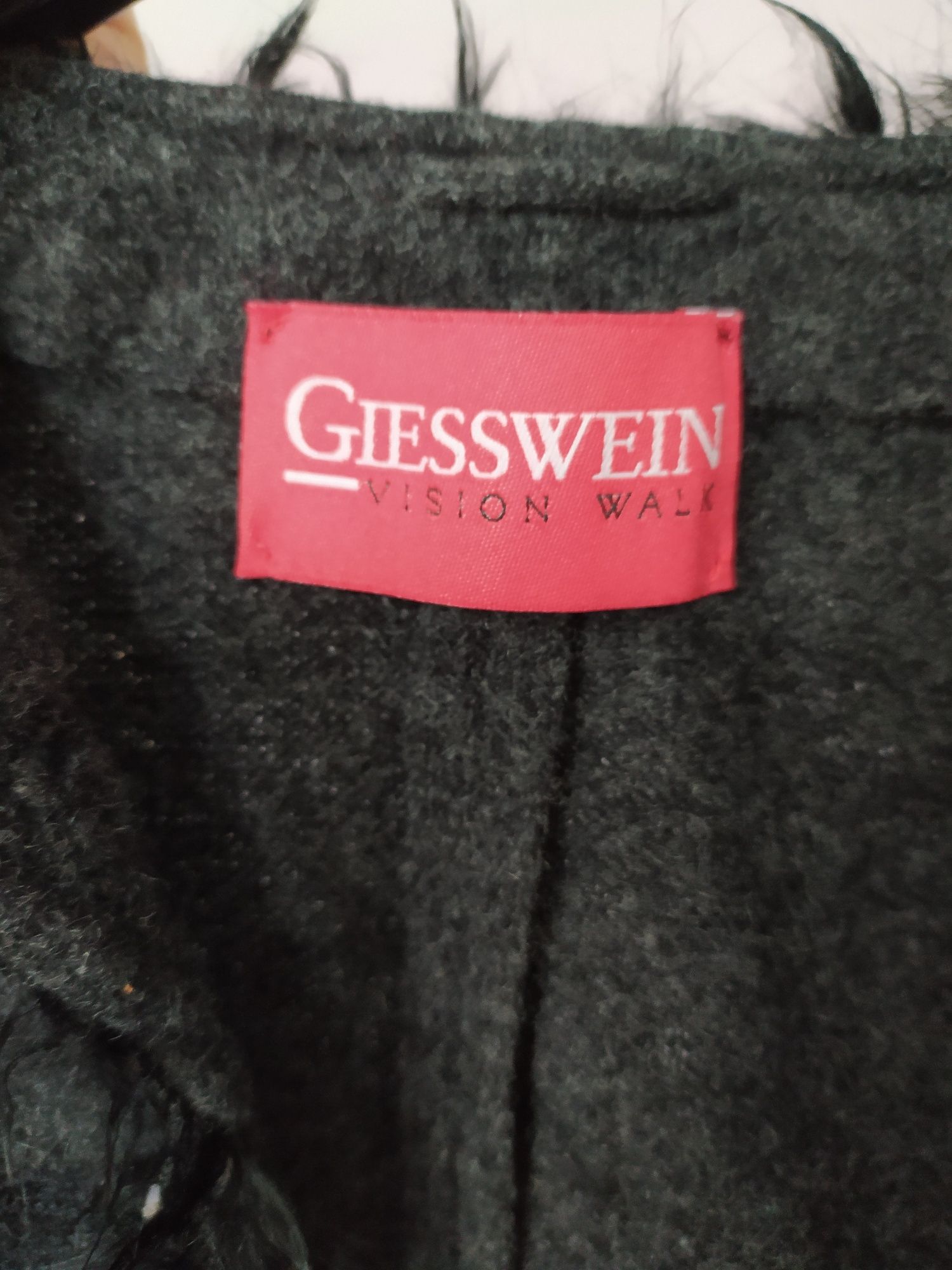 Giesswein wełna dziewicza virgin wool sweterek obszyty futrem