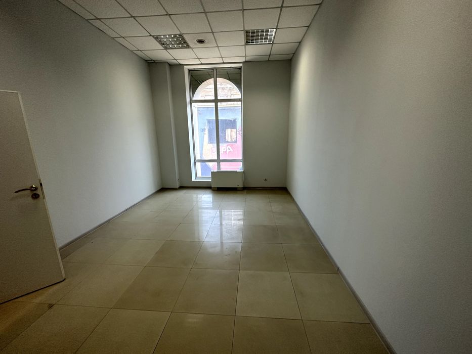 Фасадне приміщення під салон краси або клініку, 117м2, без комісії