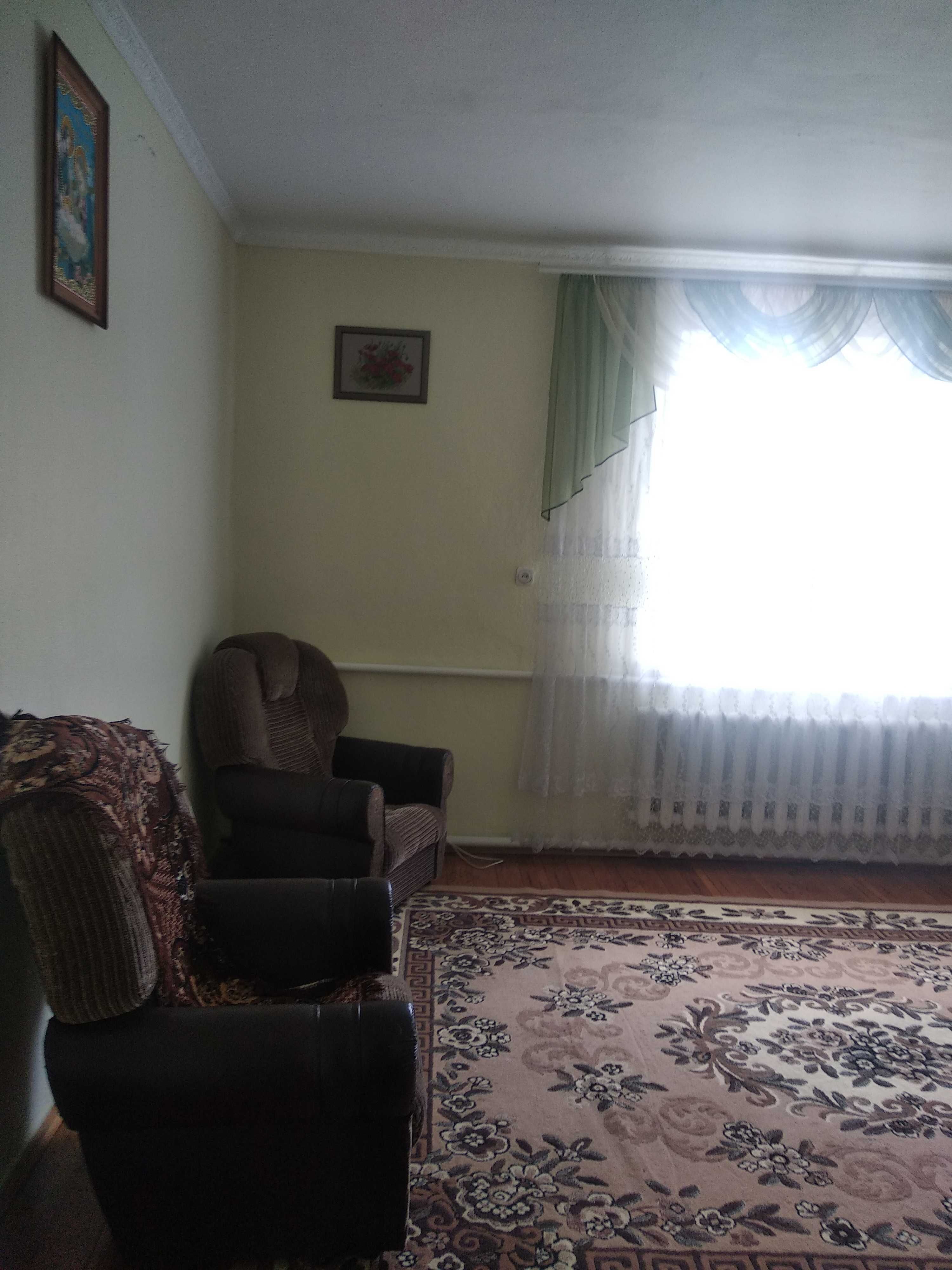 Будинок із земельною ділянкою дзвонить
