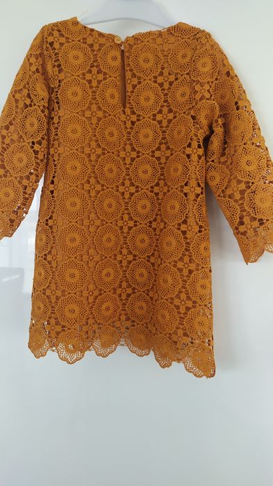 Piękna ażurowa sukienka dziewczęca. Stan idealny. Rozmiar 86. Reserved