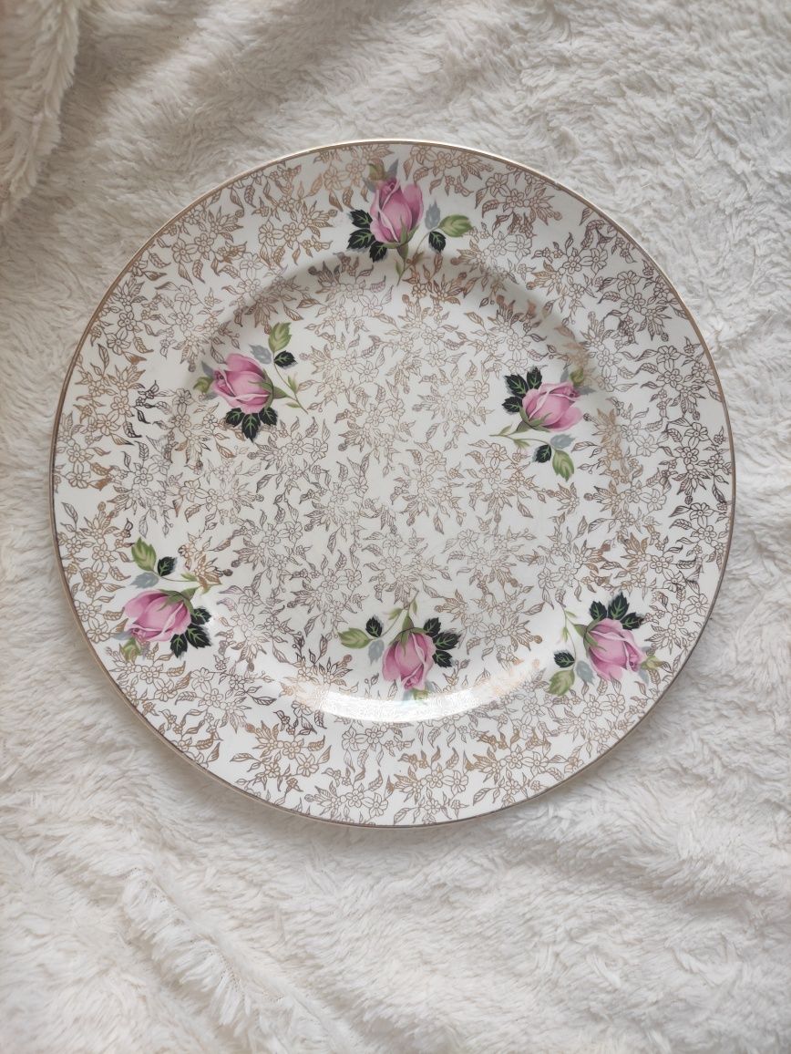 Śliczny talerz z porcelany ze złotem Crownford England biały w róże
