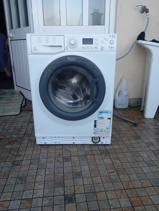 Vendo máquina de lavar roupa Ariston 7 kg