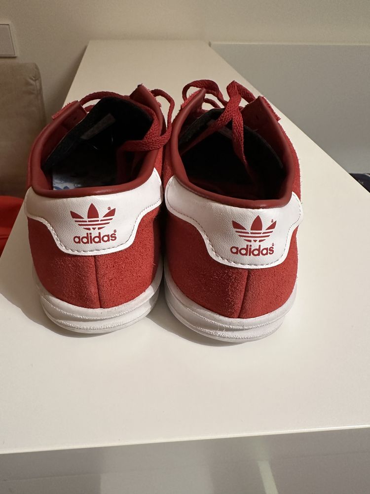 Sapatilhas Adidas Hamburg vermelhas