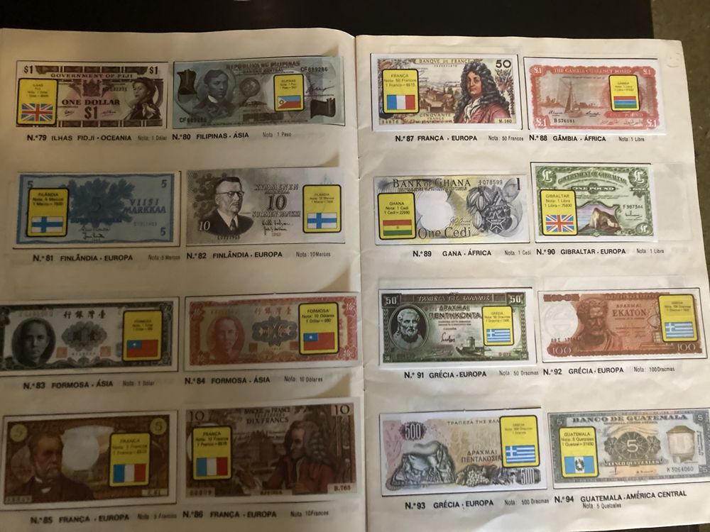 Colecções antigas de notas e jornais do mundo
