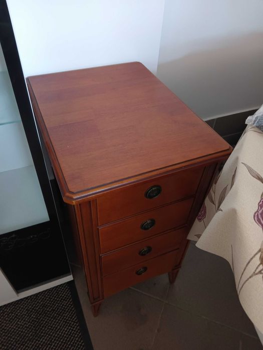 Mała szafka komoda drewniana z szufladami