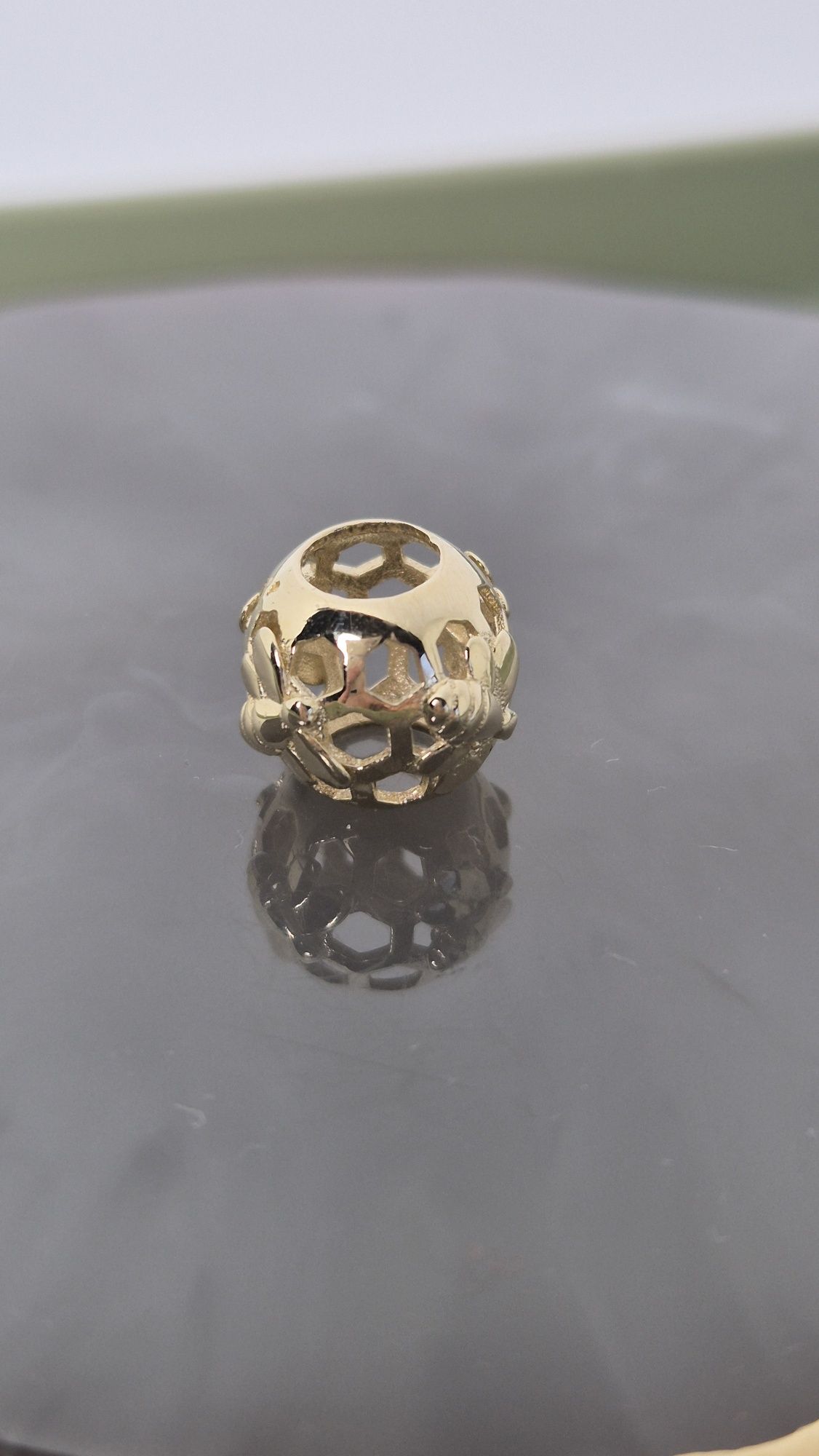 Nowy złoty charms do bransoletki typu Pandora okrągła kulka pszczoła