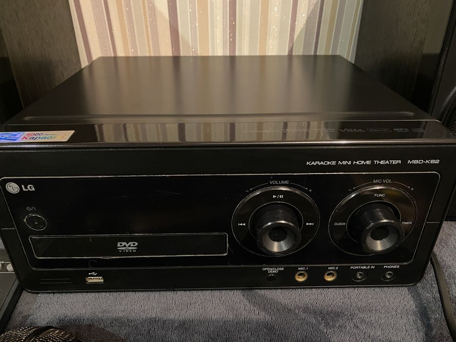 Домашній кінотеатр караоке LG MBD-K62Q
