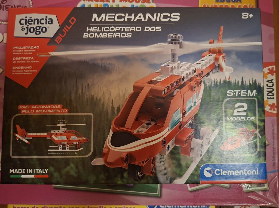 Helicóptero dos bombeiros para montar