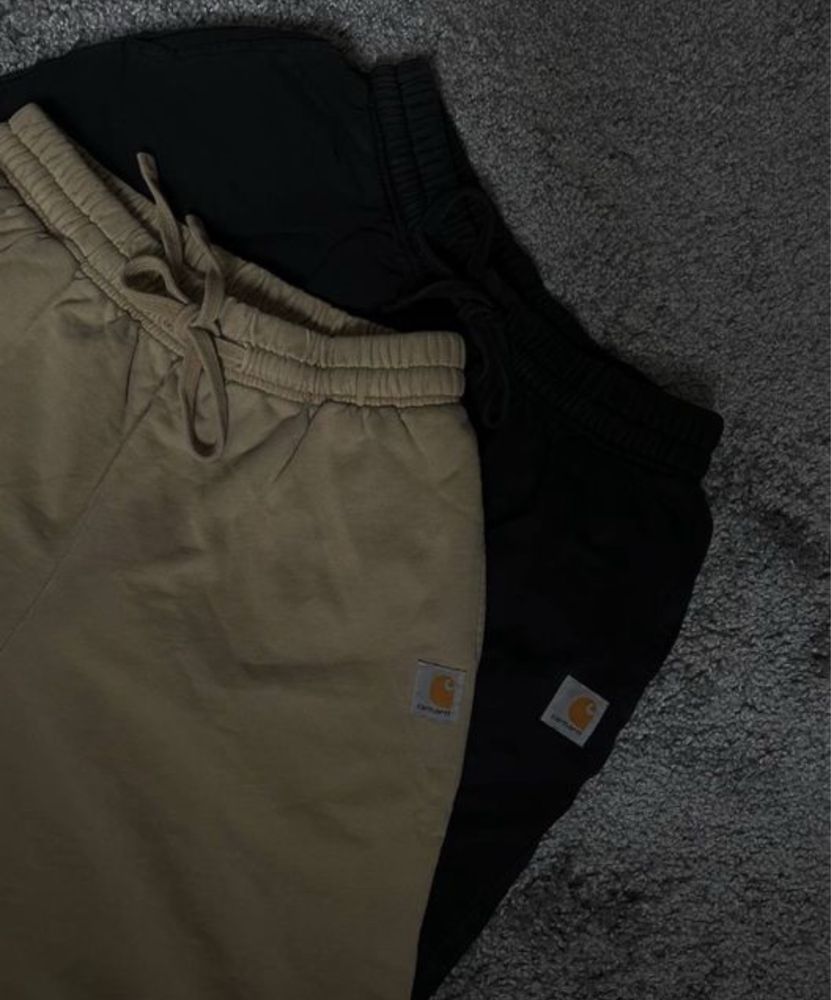 Шорти Carhartt.