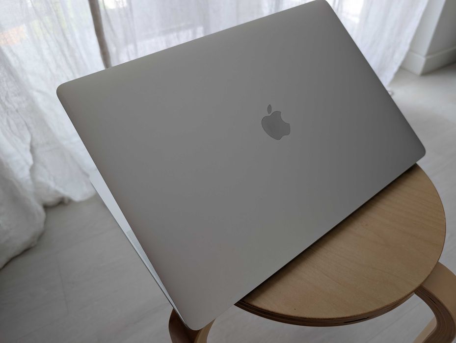 MacBook Pro 16-calowy 2019, Touch Bar.