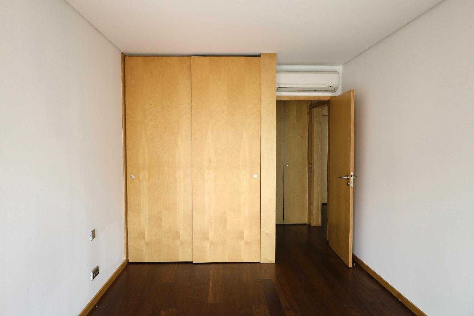 Excelente T1 "novo" c/ varandas , garagem e arrumos - centro de Aveiro