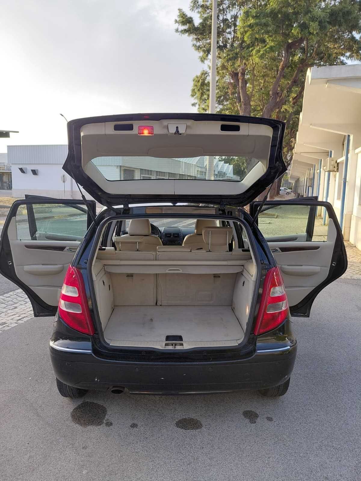 Mercedes-Benz A150 |2007| – 127.000 km | Muito estimado