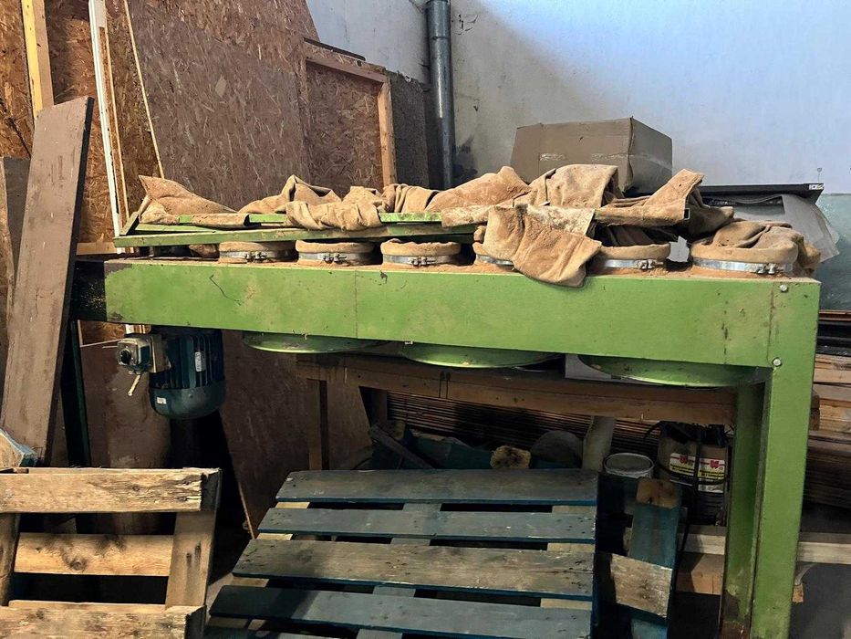 Diversas máquinas para a indústria da madeira