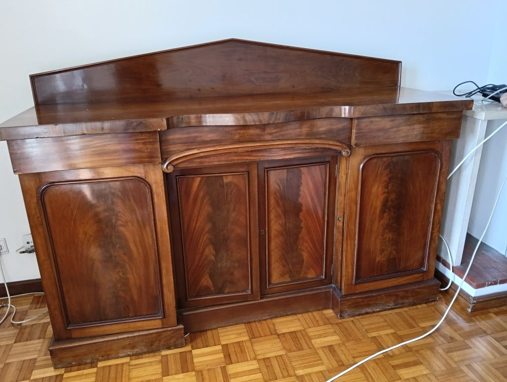 Móvel aparador de sala antigo