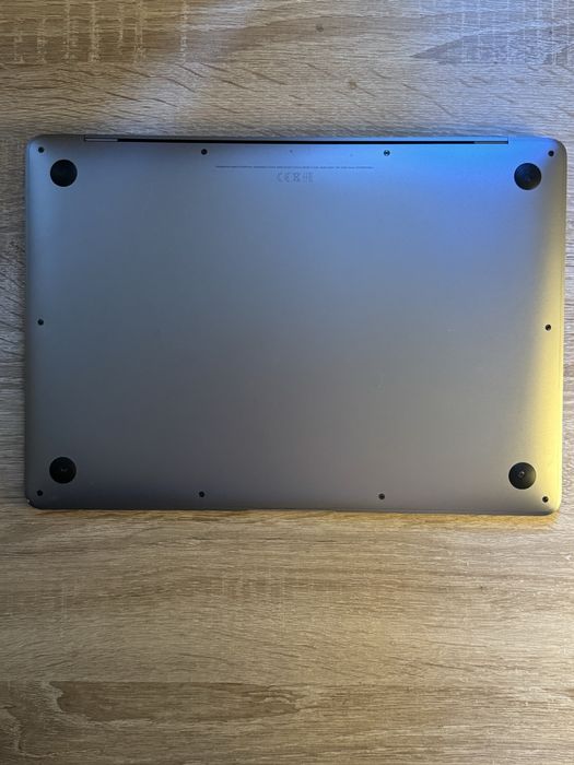 MacBook Air M1 (2020) – 8GB RAM, 256GB SSD