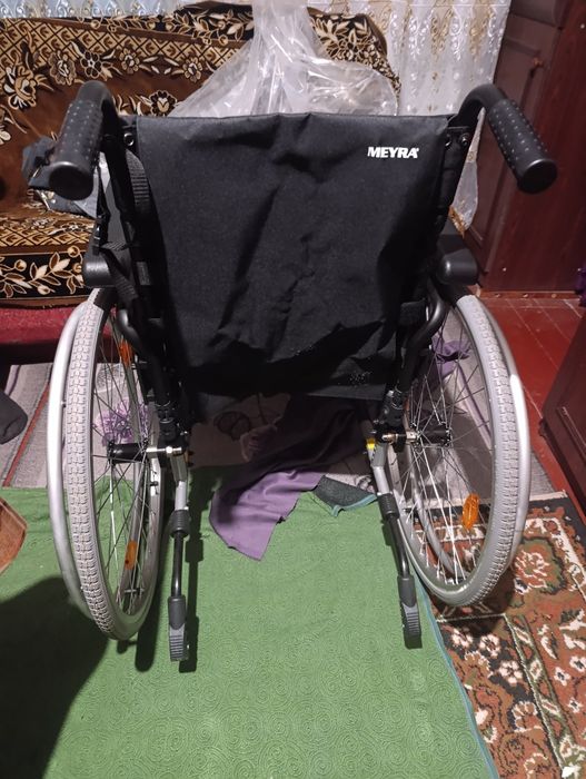 Продаю нове крісло колісне