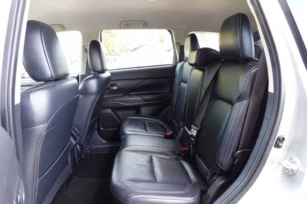 Mitsubishi Outlander SEL      2020